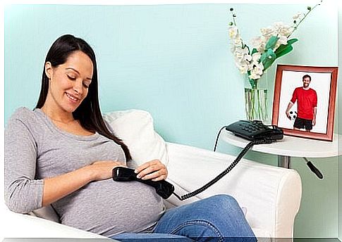 Pregnant woman with phone