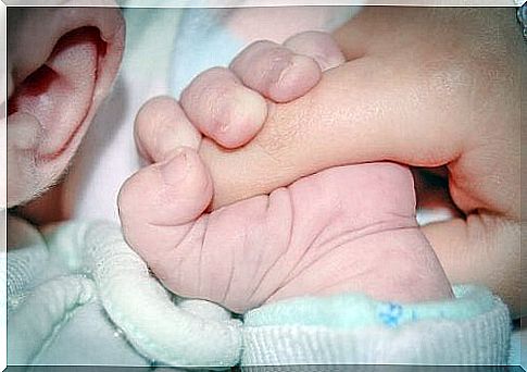 Children holding finger