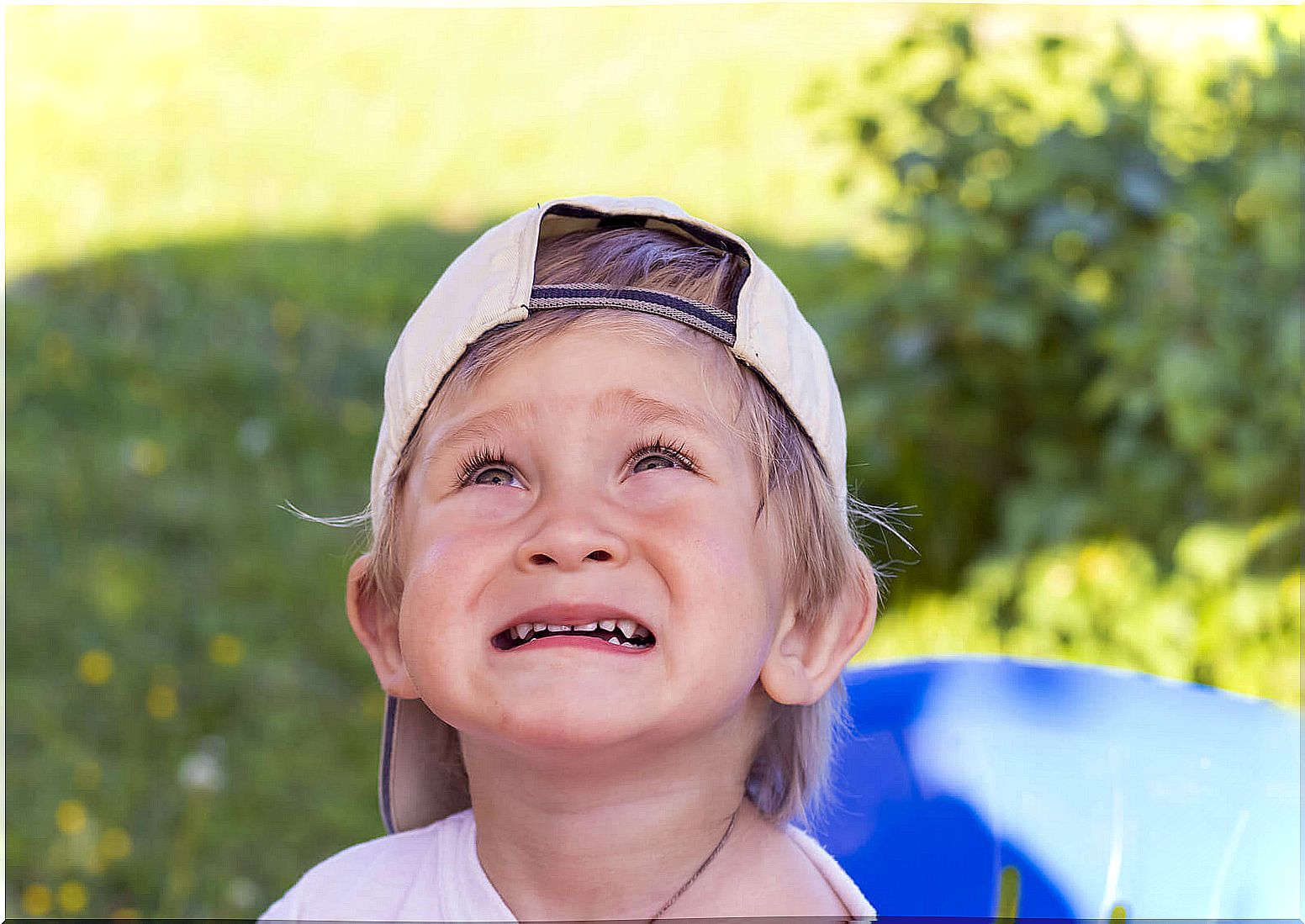 children who are afraid of firecrackers: scared boy