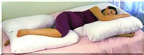 sleeping position with pillows