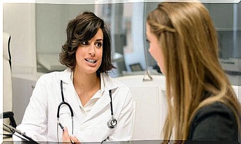 woman with hypothyroidism talking to doctor