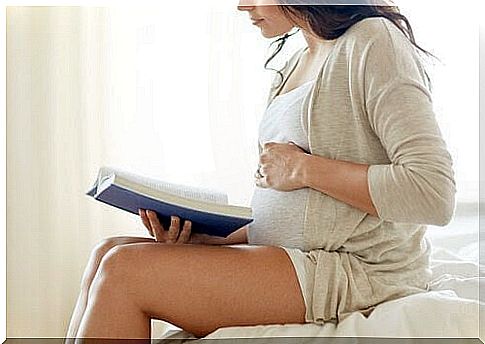 choose a name: pregnant woman holding book