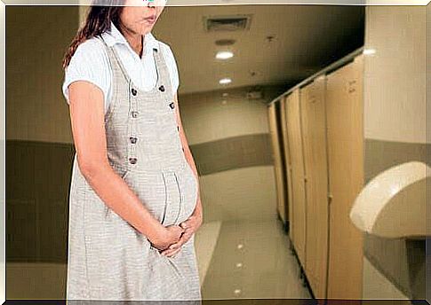 Urinary tract infections during pregnancy: pregnant woman sticks to the womb