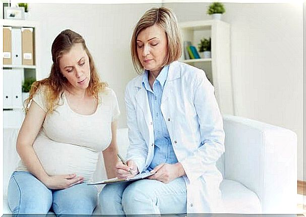 pregnant woman talking to doctor