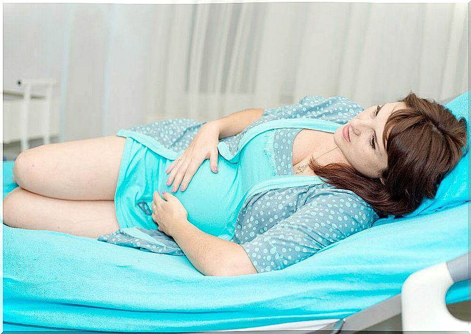 pregnant woman in hospital bed